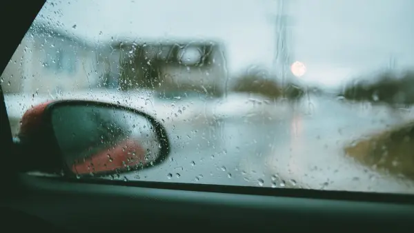 千歳市で車の嘔吐物・血液・粗相 特殊清掃サービス｜ステラ清掃化学のドア側画像