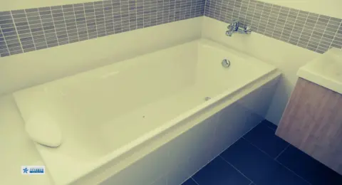 北広島市 浴室クリーニング施工例 — タイル・鏡の水垢除去と光沢回復の事例